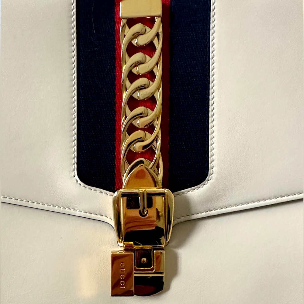 Gucci cream leather oversized clutch never used - Picture 7 of 13
